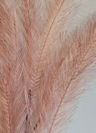 Close-up van kunstveer zachtroze - zachte roze tinten en natuurlijke textuur