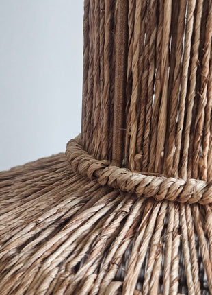 Close-up van vaas Blenza met handgrepen - matte afwerking en natuurlijke tinten