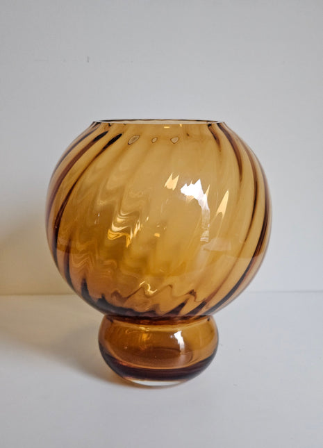 Vaas amber glas met ronde vorm en glanzende afwerking hoogte 20 x Ø 17 cm