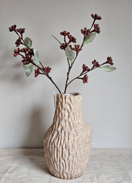 Close-up van kunstplant eucalyptus rood - realistische bladeren en natuurlijke uitstraling