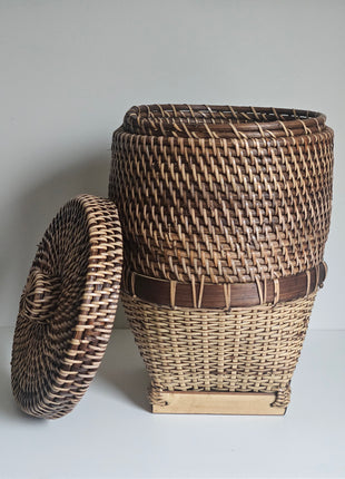 Rieten opbergmand bruin met deksel naturel - handgeweven textuur en natuurlijke afwerking