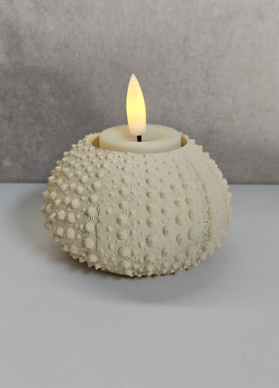 Waxinelichthouder Sea Urchin crème gepresenteerd met kaarslicht Ø 9 x hoogte 6 cm