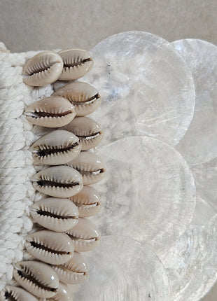 Schelpenketting wit met natuurlijke schelpen in decoratieve styling