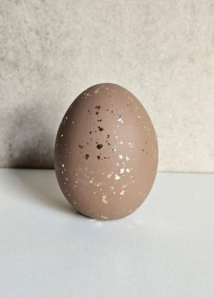 Decoratief ei Madiorano bruin met organische vorm Ø 7 cm