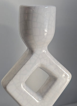 Close-up van kandelaar ruitvorm wit - matte keramiek afwerking