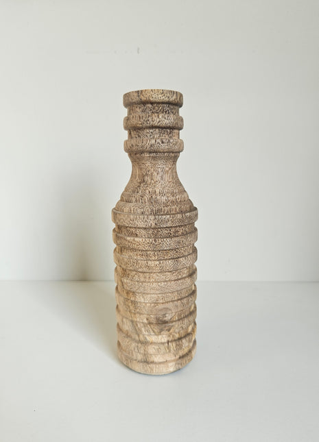 Houten kandelaar lichtbruin met geribde textuur en natuurlijke houtnerf hoogte 18 cm