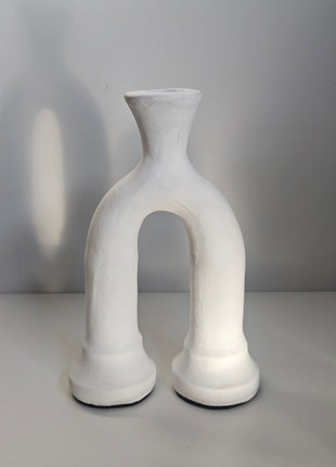 Keramische kandelaar boogvorm wit met organische vorm hoogte 26 cm