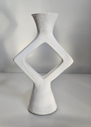 Kandelaar ruitvorm wit keramiek met geometrische vorm en matte afwerking hoogte 23 cm