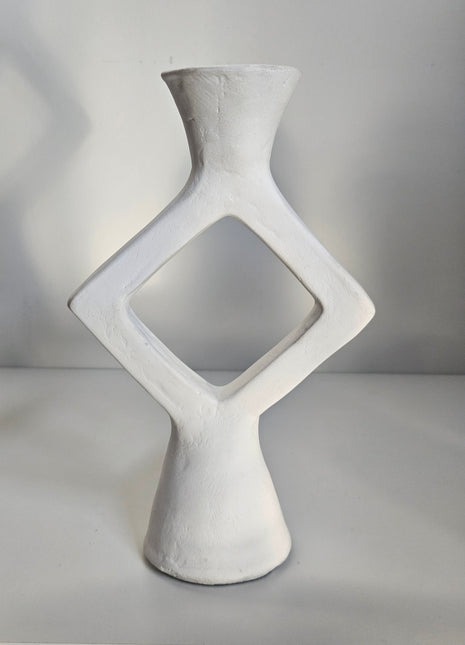 Kandelaar ruitvorm wit keramiek met geometrische vorm en matte afwerking hoogte 23 cm