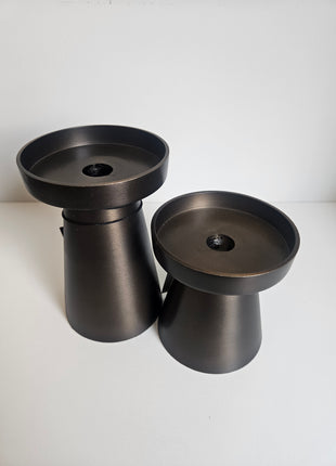 Close-up van kandelaren Viedma brons aluminium - verschillende hoogtes en afwerkingen