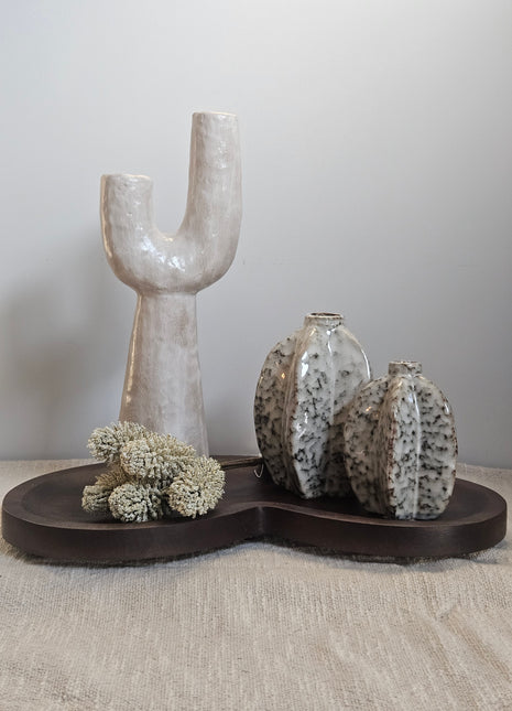 Close-up van dienblad Villeta walnoothout - natuurlijke houtnerf en afwerking