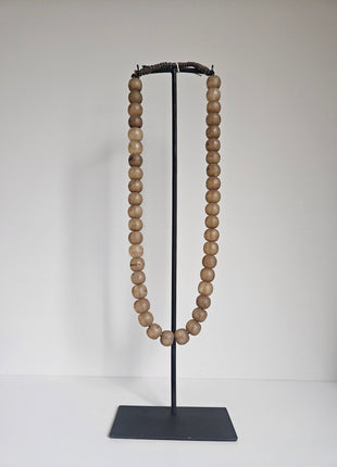 Kralenketting antique lichtbruin met houten kralen op standaard hoogte 40 cm