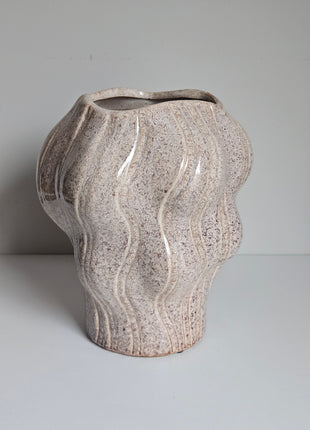 Vaas organisch zand aardewerk met natuurlijke vorm hoogte 22.5cm