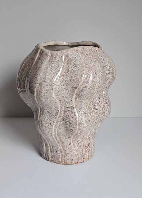 Vaas organisch zand aardewerk met natuurlijke vorm hoogte 22.5cm
