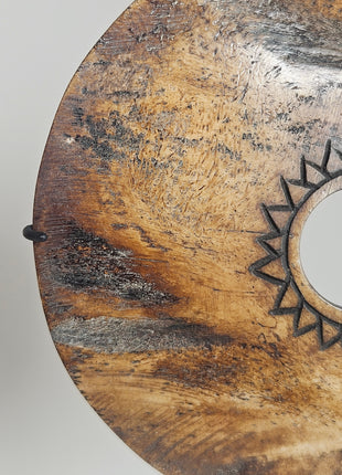 Close-Up van ornament schijf op standaard - organische vorm