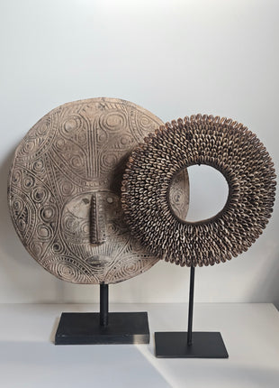 Masker en schelpenketting woonaccesoires