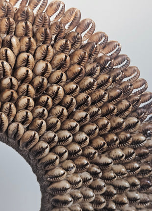 Close-up van schelpenketting antiek look - natuurlijke lichte schelpen en handgemaakte afwerking