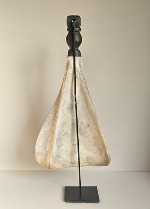 Close-up van ornament lepel met draak - handgesneden details en natuurlijke afwerking