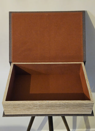 Opbergboek koffietafel Aesthetics of Design met accessoires op dressoir