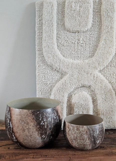 Set van Colmore Votive KYARA bruin-beige in maat S en M naast elkaar op een witte ondergrond