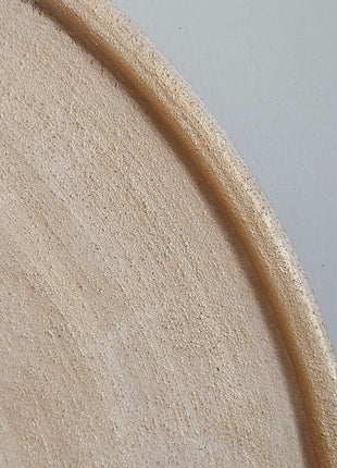 Close-up van dienblad zandsteen gold - gepolijste afwerking en natuurlijke tinten