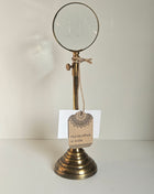 Decoratief gouden vergrootglas antieke stijl op standaard met glanzende afwerking