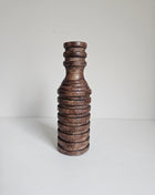 Kandelaar geribde textuur donkerbruin hout met natuurlijke houtnerf hoogte 18 cm