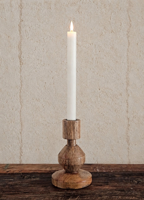 Kandelaar hout naturel met een ronde schijfvorm op een witte ondergrond
