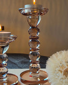 Kandelaar Opulent in bruin kristalglas maat M van Colmore op een lichte ondergrond