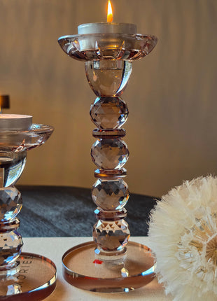 Kandelaar Opulent in bruin kristalglas maat M van Colmore op een lichte ondergrond