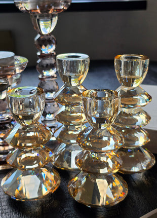 Kandelaar Rovelo M in amber kristalglas van Light & Living in een luxe interieuromgeving