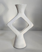 Kandelaar ruitvorm wit keramiek met geometrische vorm en matte afwerking hoogte 23 cm