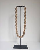 Kralenketting antique lichtbruin met houten kralen op standaard hoogte 40 cm