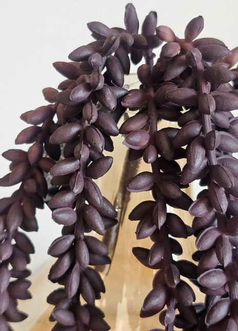 Close-up van kunstplant erwtenplant paars - natuurlijke uitstraling en paarse tinten