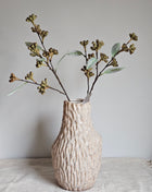 Close-up van kunstplant eucalyptus groen 66cm met ronde grijsgroene bladeren en kleine knoppen