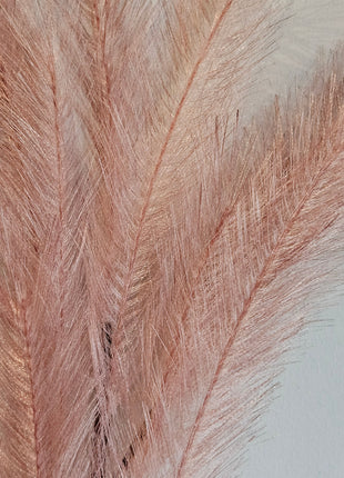 Close-up van kunstveer zachtroze - zachte roze tinten en natuurlijke textuur