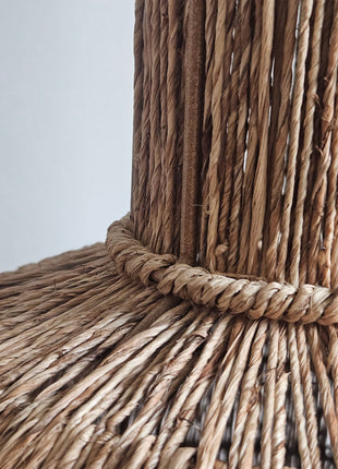 Close-up van vaas Blenza met handgrepen - matte afwerking en natuurlijke tinten