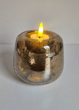 Close-up van waxinelichthouder Capira bruin grijs - facetgeslepen glas en lichtreflectie