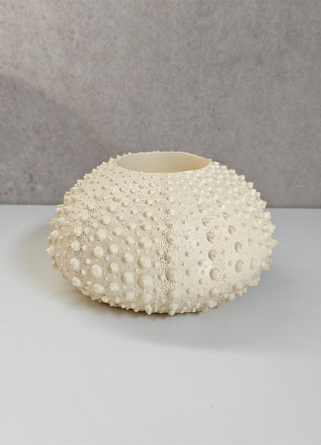Waxinelichthouder Sea Urchin crème met zee-egel vorm hoogte 7 cm
