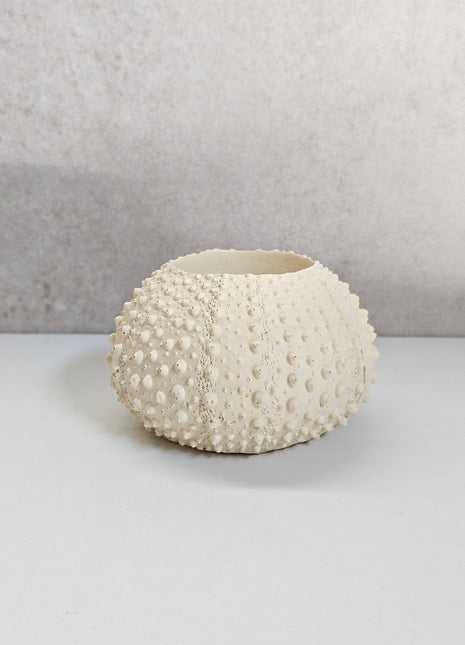 Waxinelichthouder Sea Urchin crème met organische vorm Ø 9xoogte 6 cm