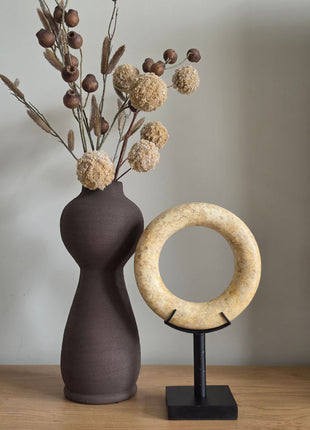 Marmeren Ornament Ring Op Standaard