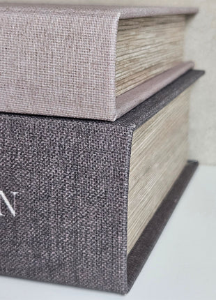 Opbergboek koffietafel Aesthetics of Design gepresenteerd op salontafel