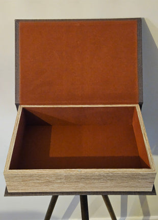 Opbergboek koffietafel Aesthetics of Design met accessoires op dressoir