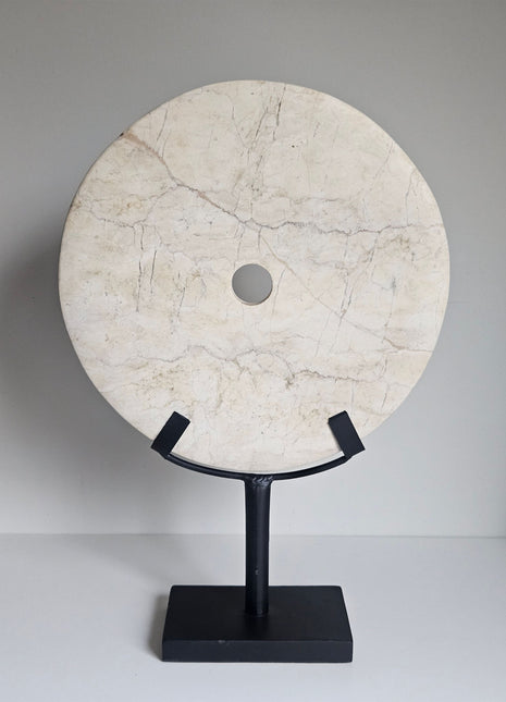 Ornament ringsteen op voet wit Ø 30xoogte 44 cm