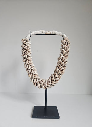 Schelpenketting decoratief licht met gevlochten band op standaard hoogte 25 cm