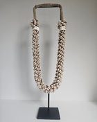 Schelpenketting decoratief lang met gevlochten band op standaard hoogte 50 cm