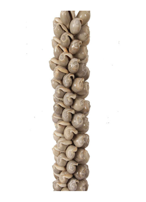 Close-Up Schelpenketting op standaard grijs hoogte 50cm