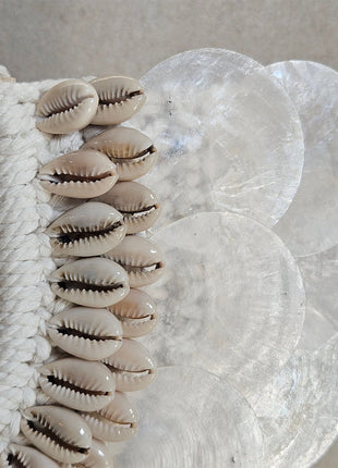 Schelpenketting wit met natuurlijke schelpen in decoratieve styling