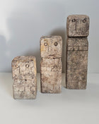 Set van drie abstracte stenen figuren beige in verschillende hoogtes 10 15 en 20 cm