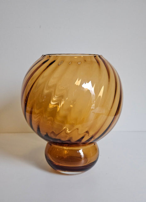 Vaas amber glas met ronde vorm en glanzende afwerking hoogte 20 x Ø 17 cm